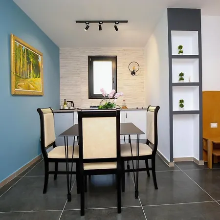 Palm Apartment-suite Влёра